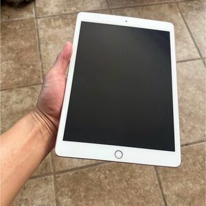Apple Ipad (Gold color)